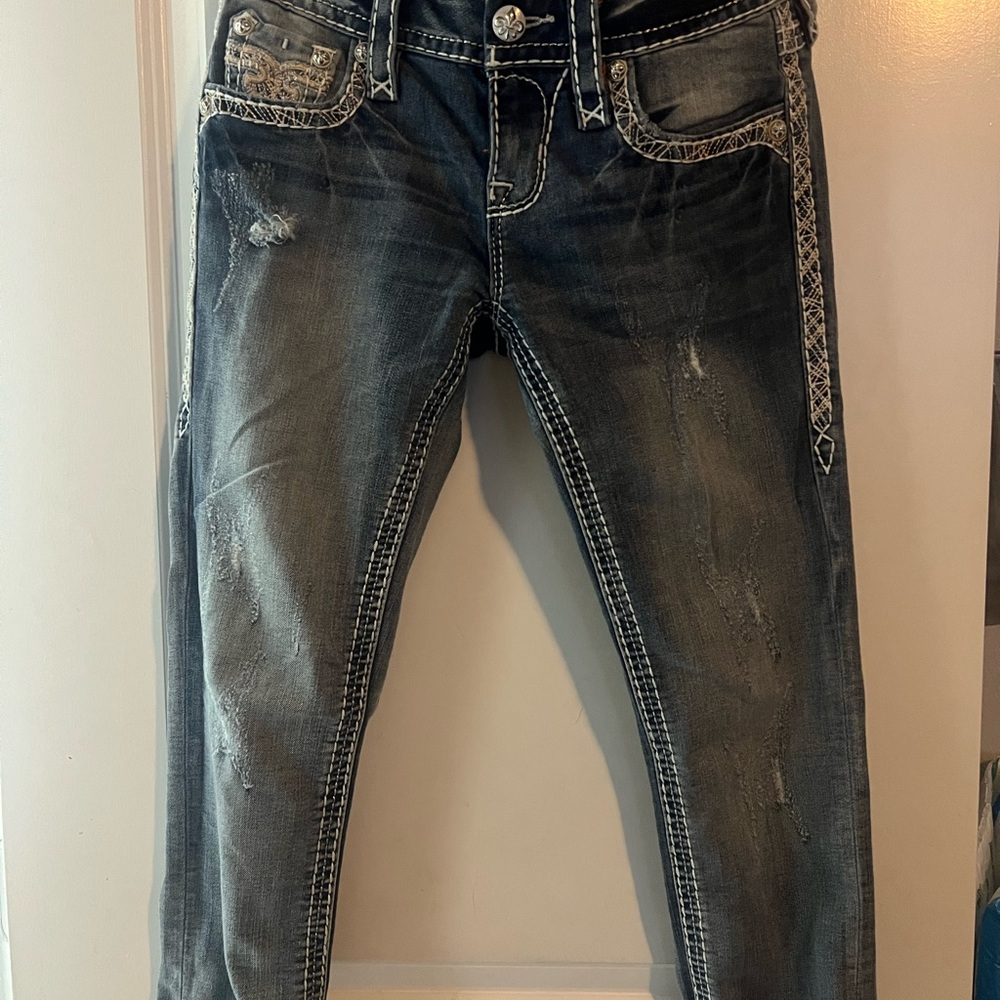 Authentic Women’s Rock Revival Skinny Distressed Jeans